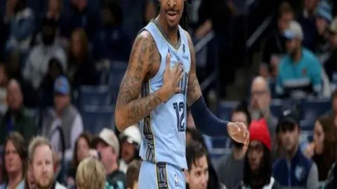 枪手连胜戛然而止，阿森纳与利物浦激战正酣！红军三连平困境中，阿森纳领跑英超积分榜，战况焦灼谁主沉浮？